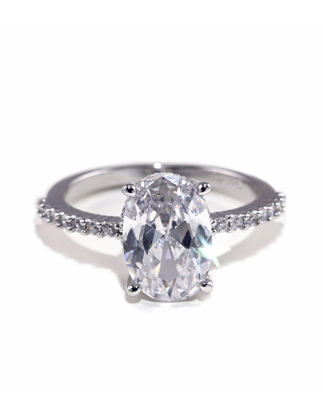 “Zayne” Oval Cut Diamond Ring Band - SLAYBLÉU
